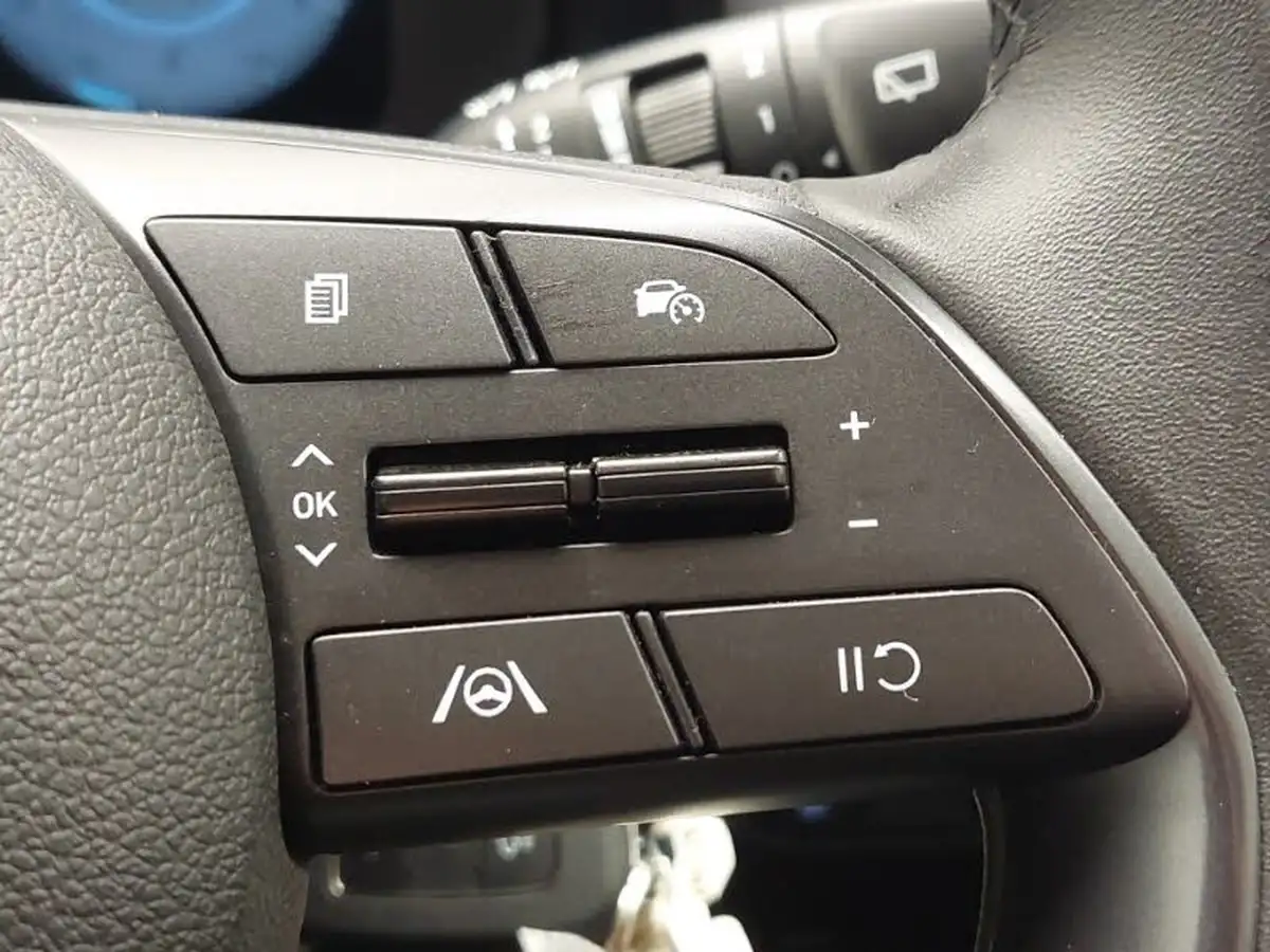 2024-hyundai-i20-10-t-gdi-advance-dct-big-18