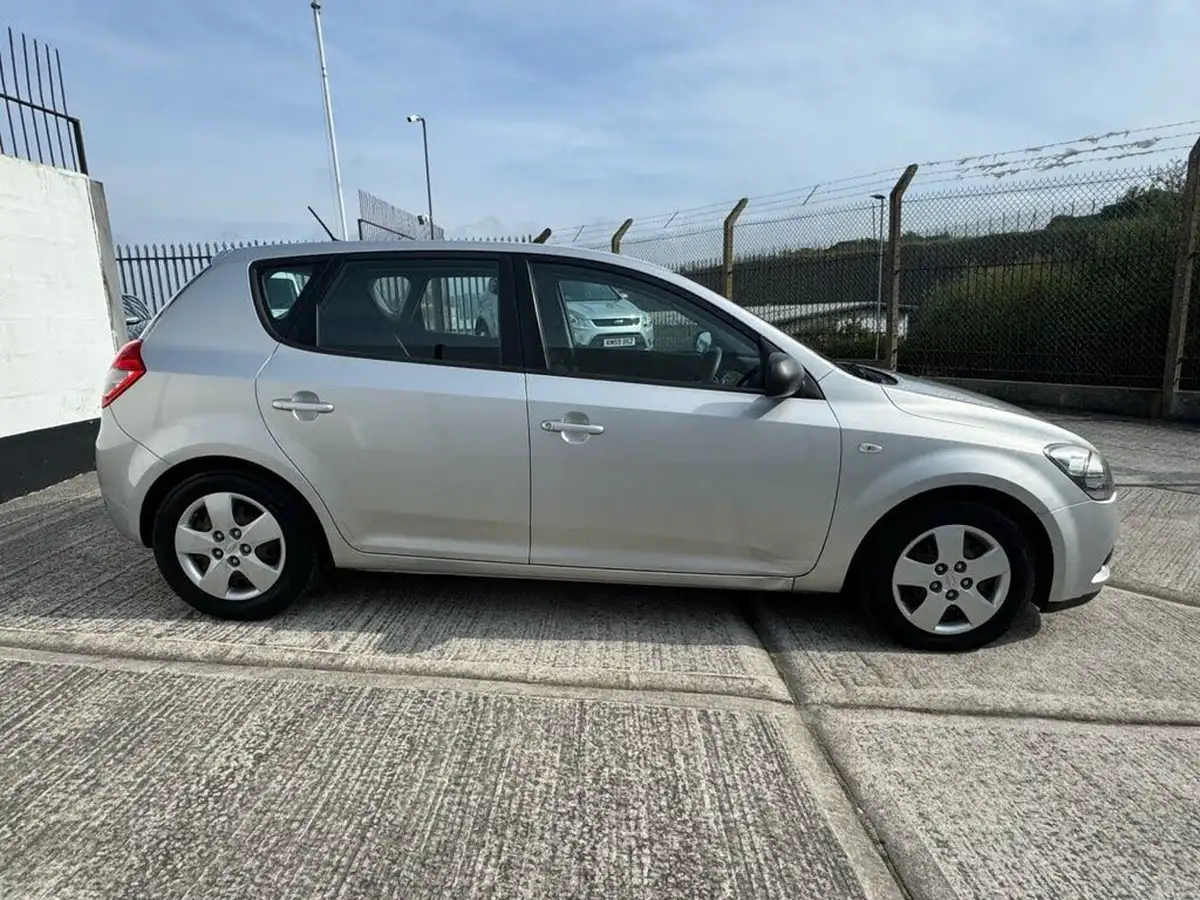 2009-kia-ceed-14-1-big-9