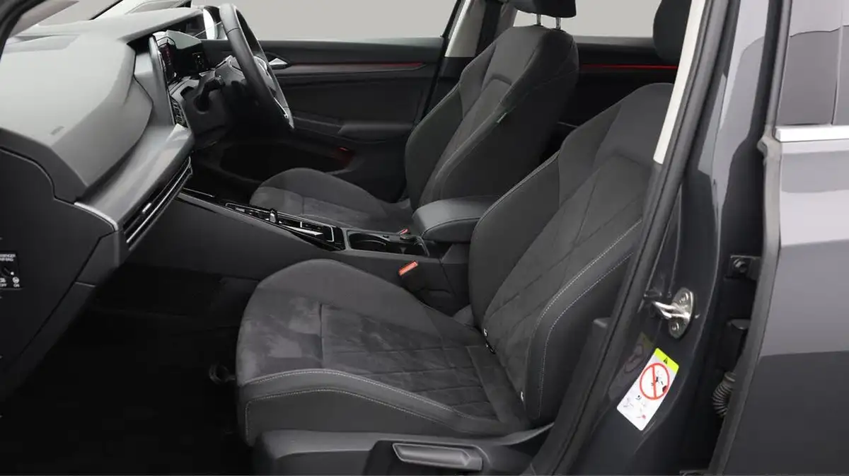2023-volkswagen-golf-14-tsi-ehybrid-style-big-14