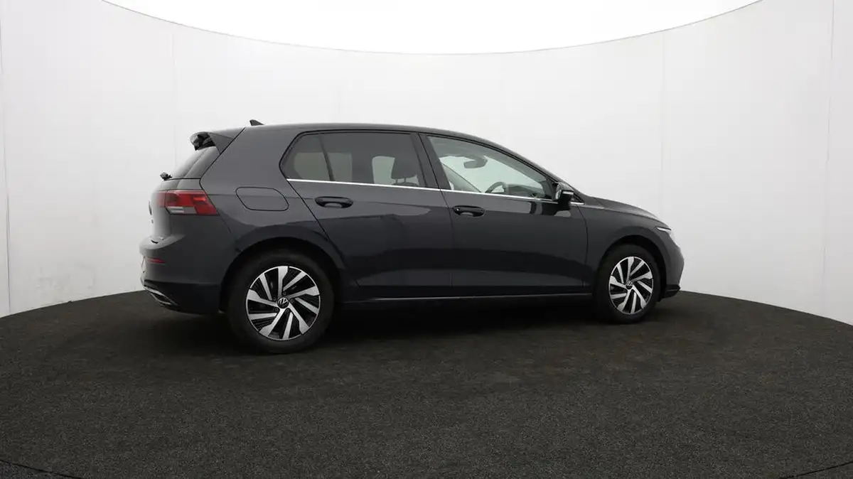 2023-volkswagen-golf-14-tsi-ehybrid-style-big-30