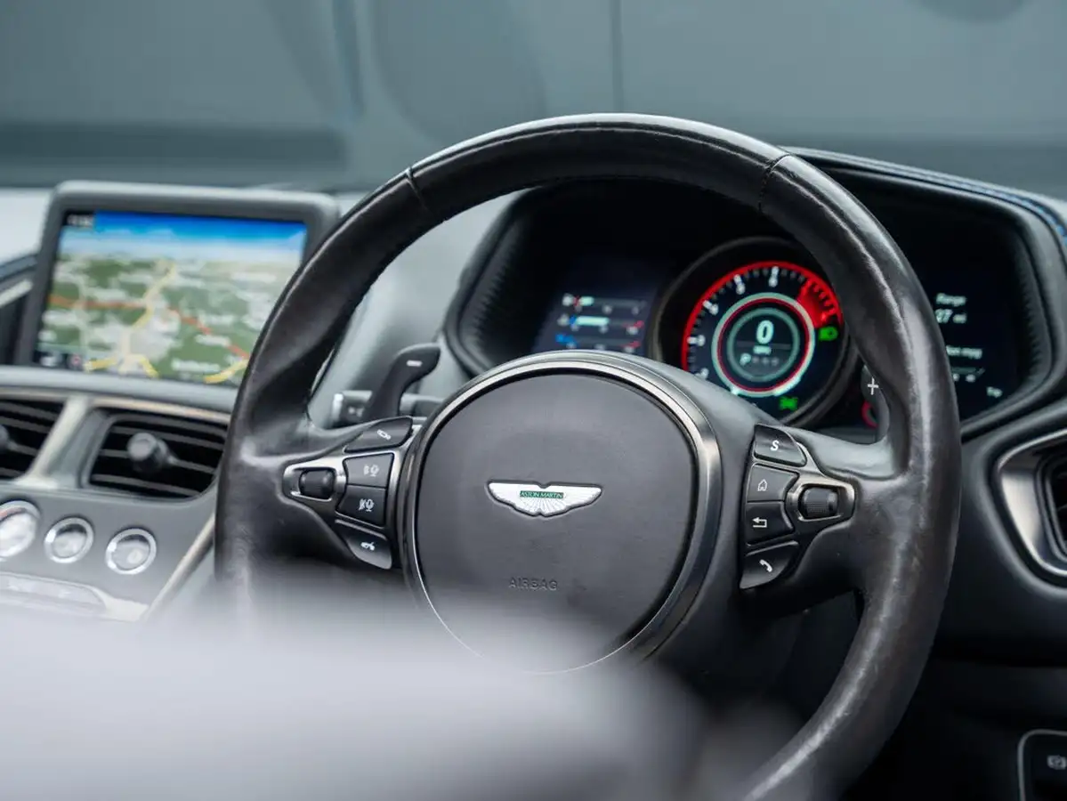 2019-aston-martin-db11-big-32