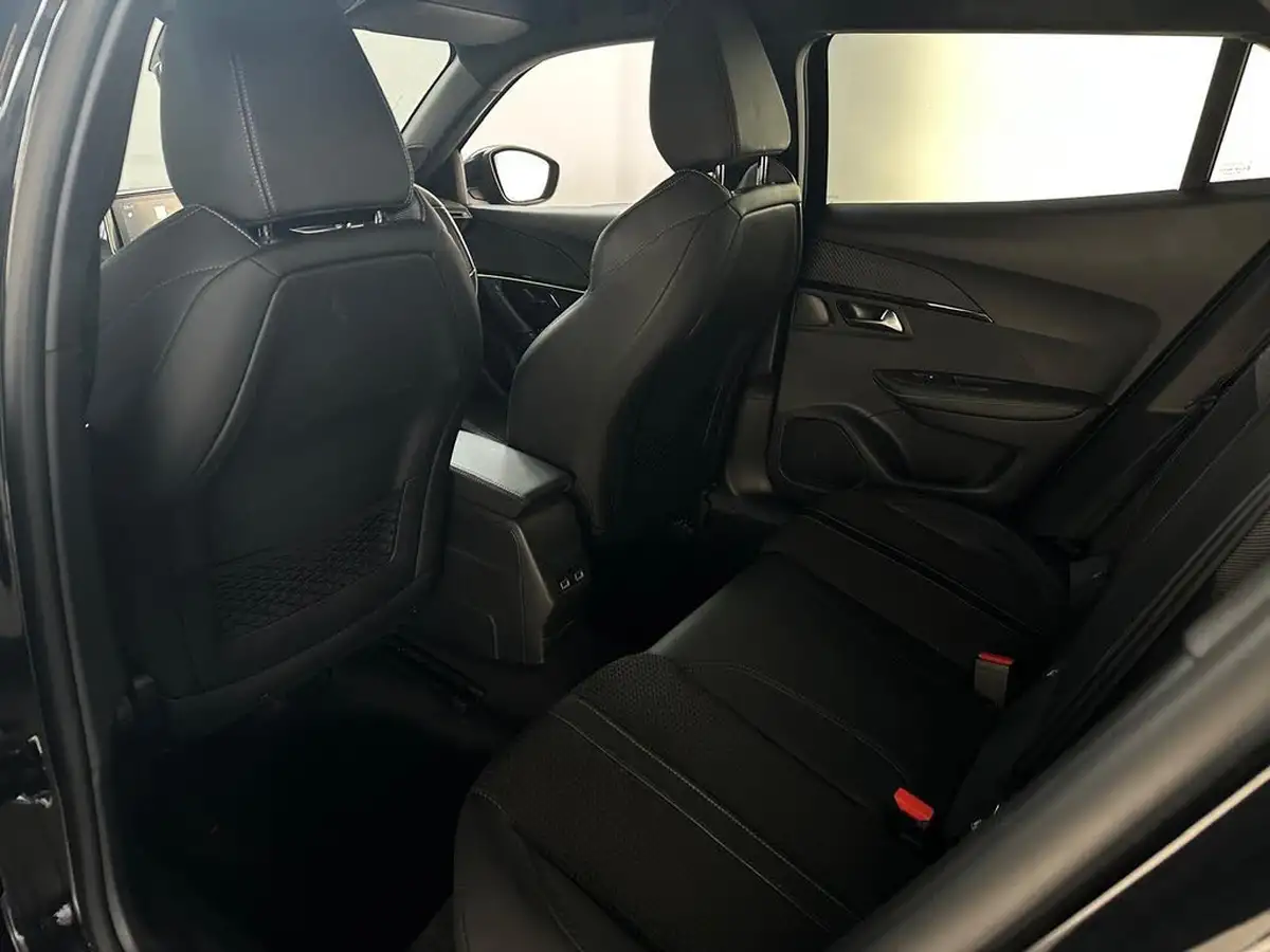 2022-peugeot-2008-suv-12-puretech-gt-big-21