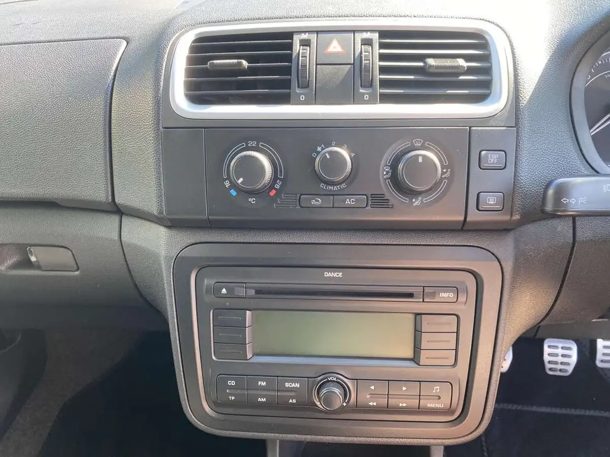 2009-skoda-roomster-14td-scout-big-13