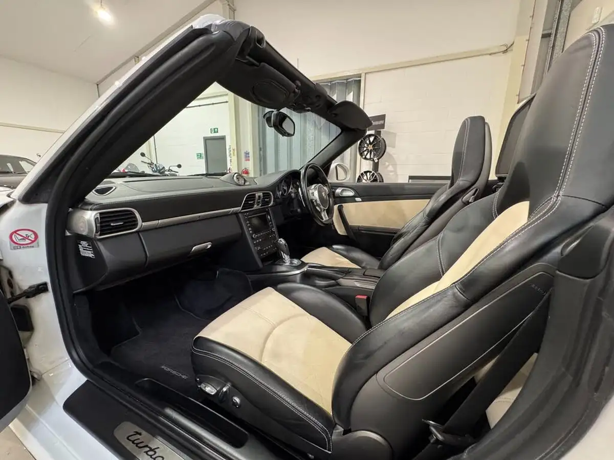 2010-porsche-911-38-turbo-s-cabriolet-big-16