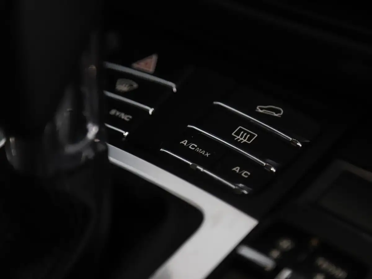 2021-porsche-macan-30-s-big-21