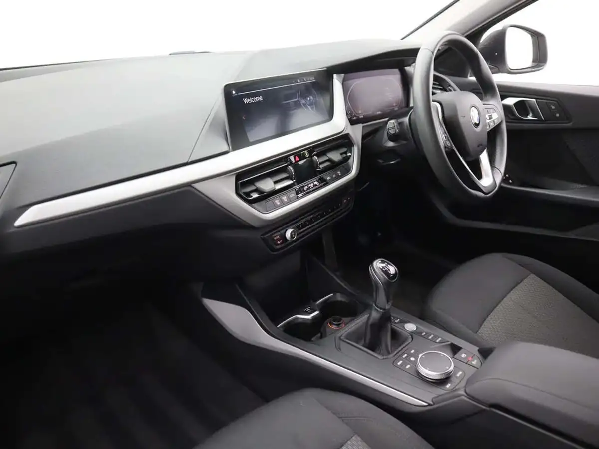 2021-bmw-1-series-15td-116d-se-lcp-big-12