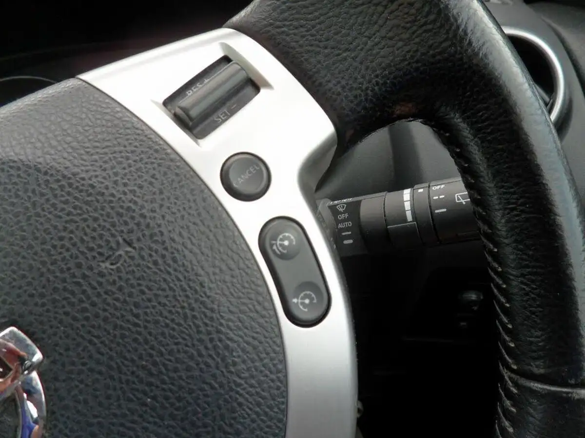 2012-nissan-qashqai-15td-n-tec-big-79