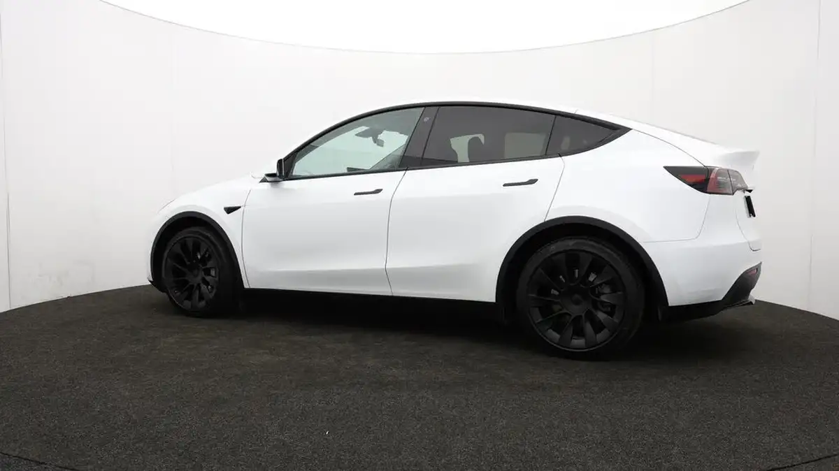 2023-tesla-model-y-e-rwd-big-76