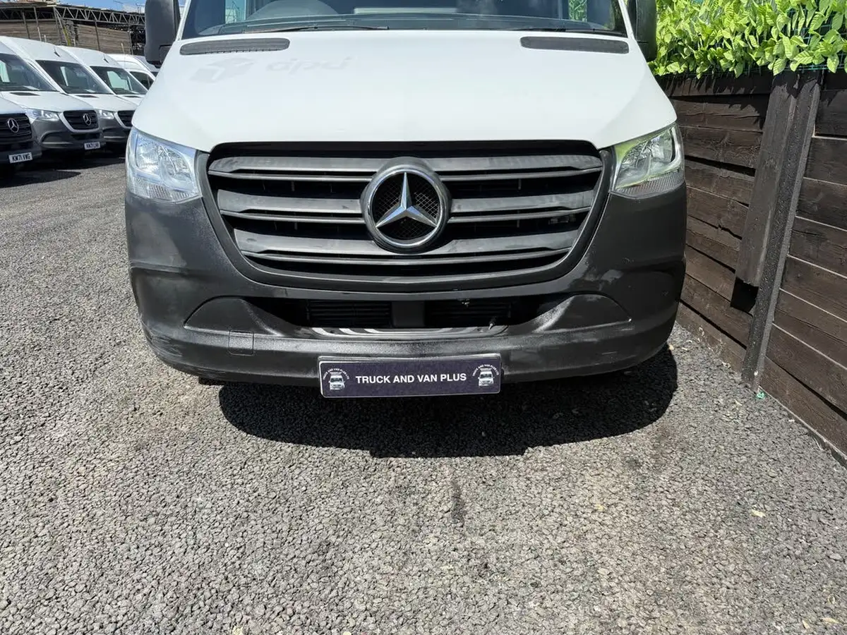 2018-mercedes-benz-sprinter-21cdi-311-l2h1-panel-van-rwd-eco-gear-360-big-2