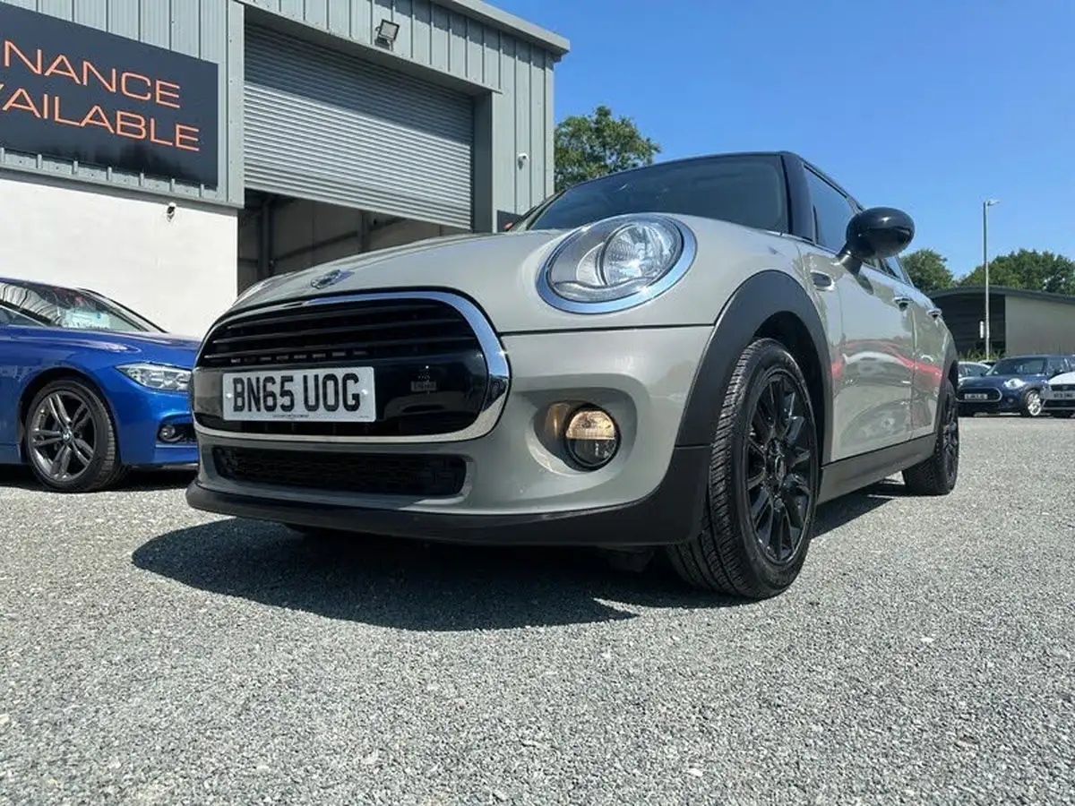 2015-mini-cooper-15-cooper-5d-big-47