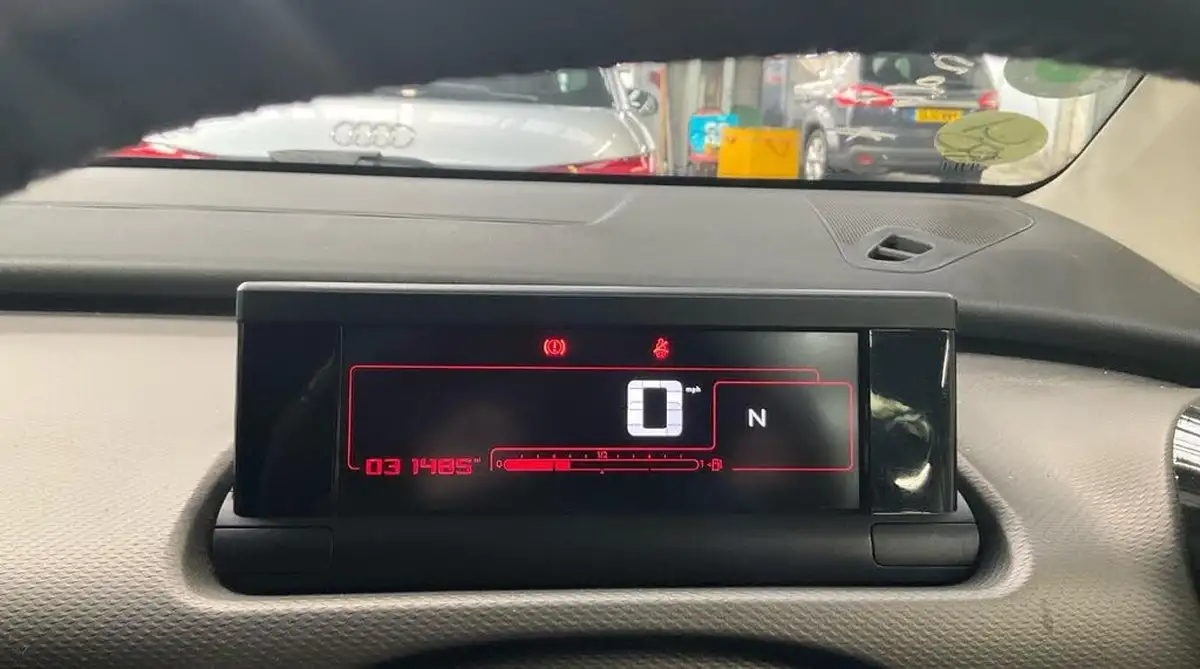 2016-citroen-c4-cactus-12-puretech-flair-82ps-ss-etg-big-7