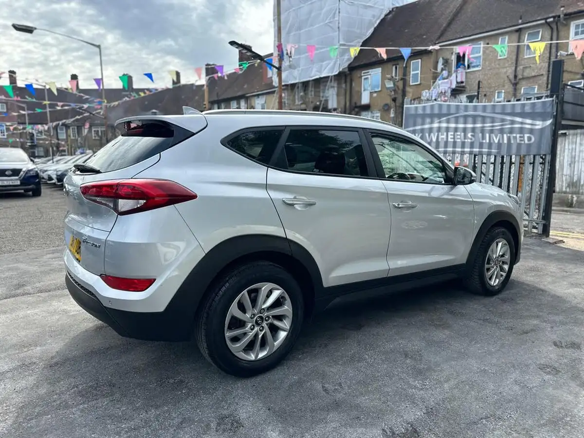 2017-hyundai-tucson-17crdi-blue-drive-se-nav-141ps-dct-big-13