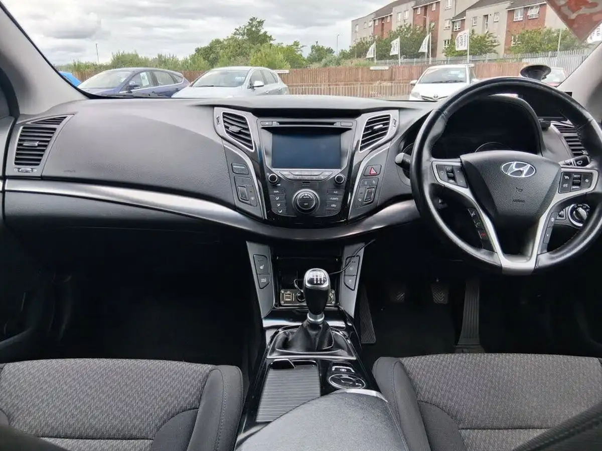 2015-hyundai-i40-17crdi-se-nav-115ps-saloon-4d-big-15