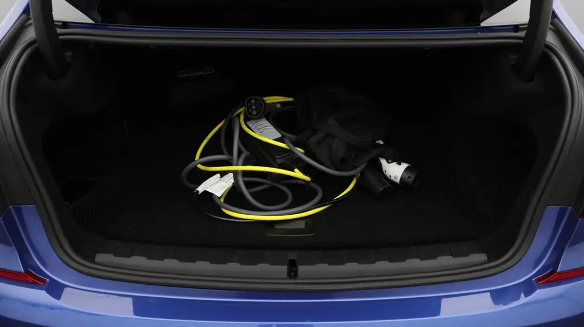 2022-bmw-3-series-20-330e-m-sport-pro-pack-saloon-4d-big-17