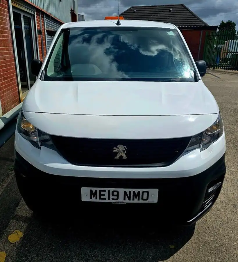 2019-peugeot-partner-15-bluehdi-1000-professional-100ps-eu6dt-panel-big-9