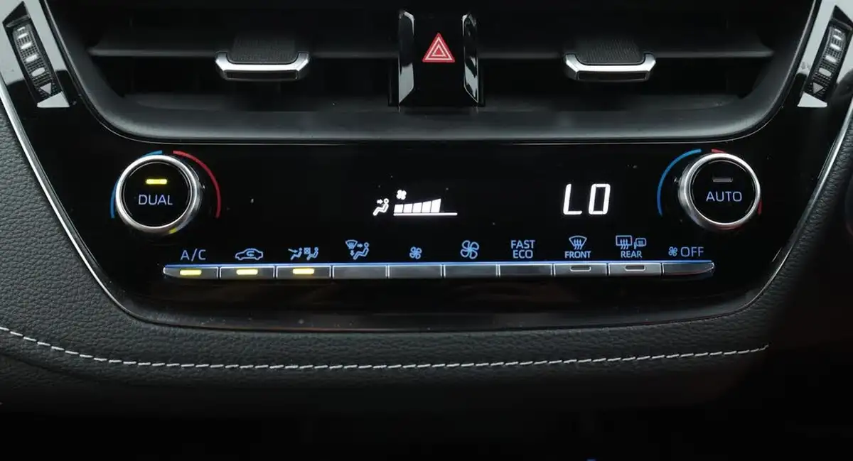 2021-toyota-corolla-18-vvt-i-icon-tech-spare-wheel-touring-sports-5d-big-12