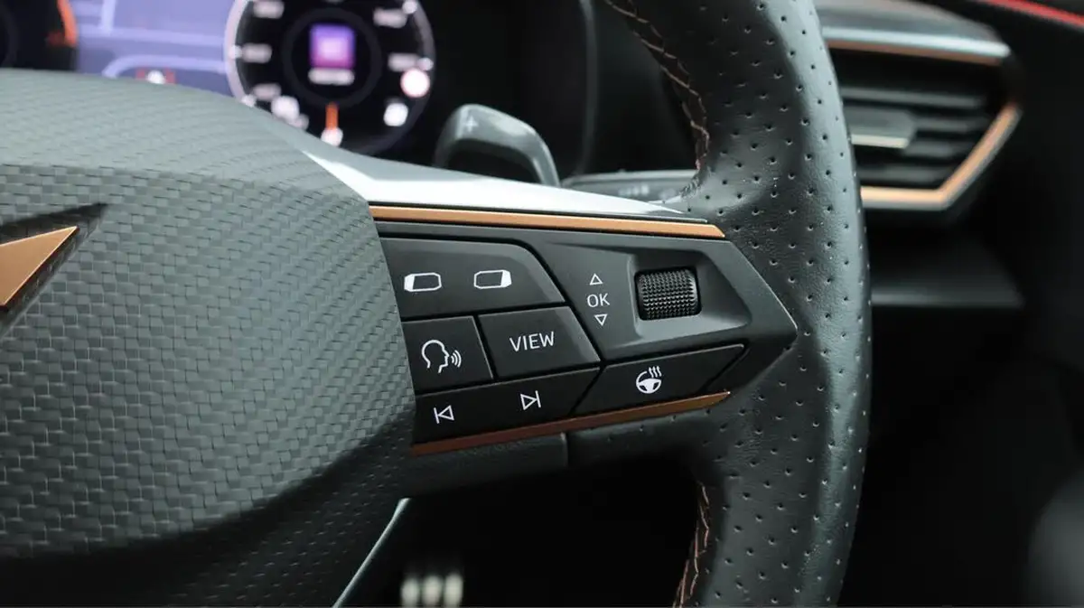 2022-cupra-formentor-14-e-hybrid-vz1-big-23