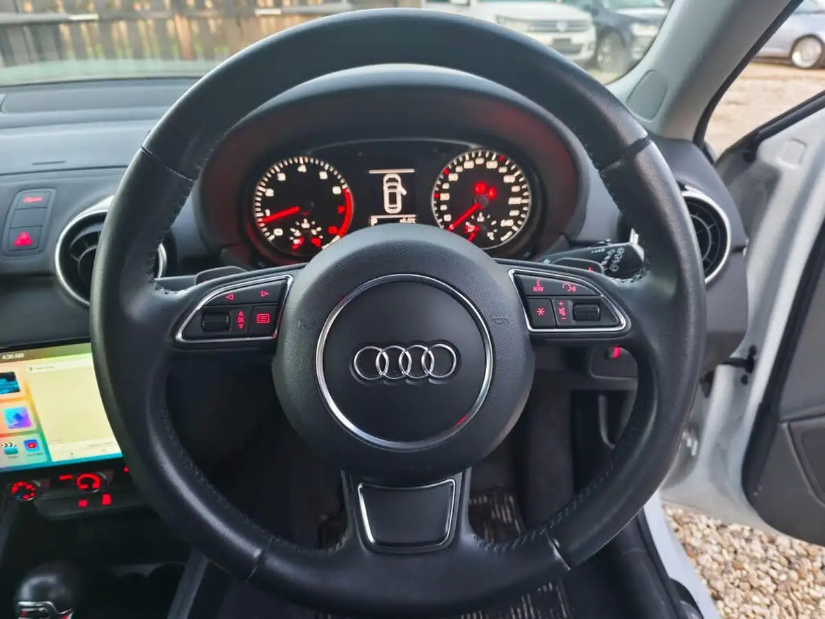 2013-audi-a1-big-23