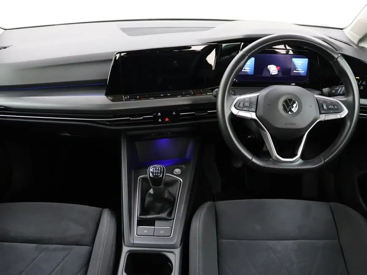 2021-volkswagen-golf-15-tsi-style-130ps-hatchback-big-17