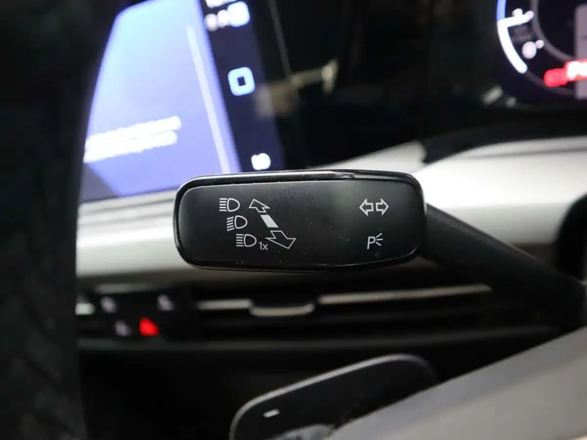 2023-volkswagen-golf-15-etsi-life-130ps-estate-big-34