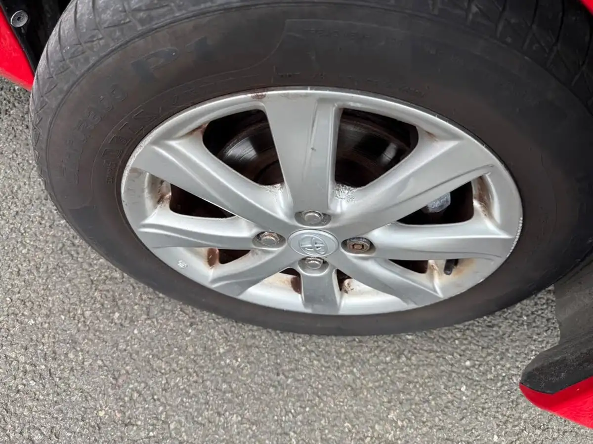 2013-toyota-yaris-133-tr-vvt-i-5d-big-23