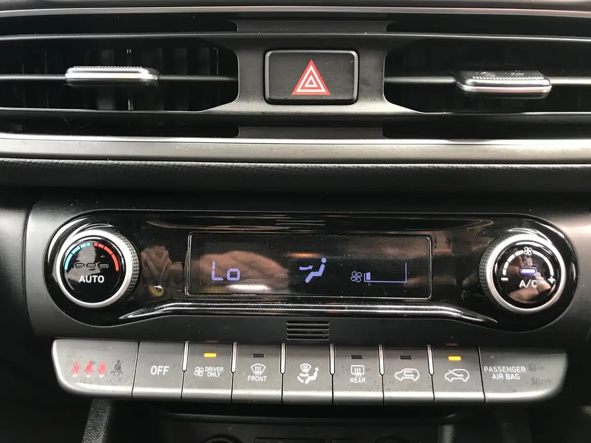 2022-hyundai-kona-16-gdi-premium-big-17