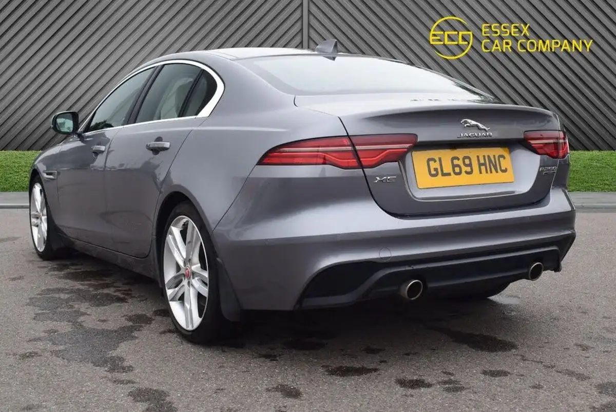 2019-jaguar-xe-20i-se-250ps-big-12