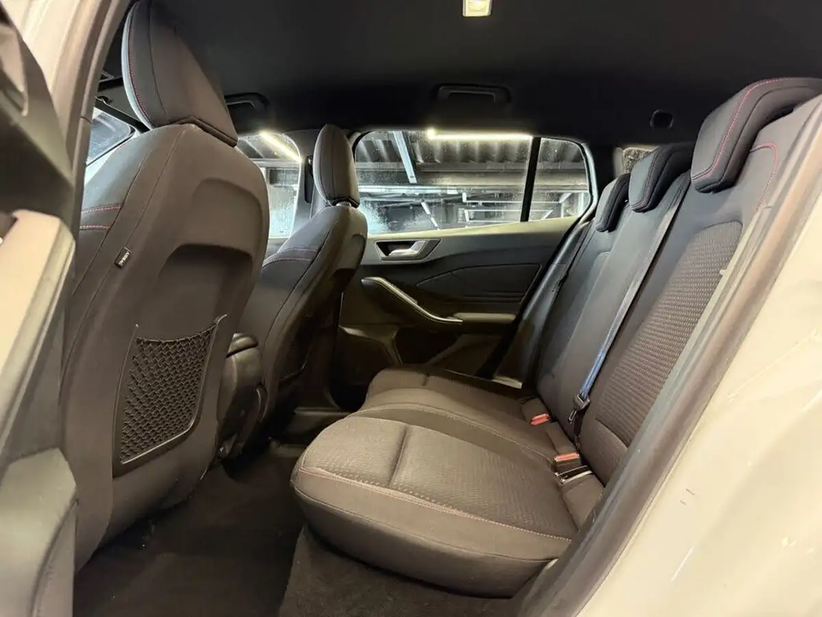 2019-ford-focus-15t-st-line-estate-big-27