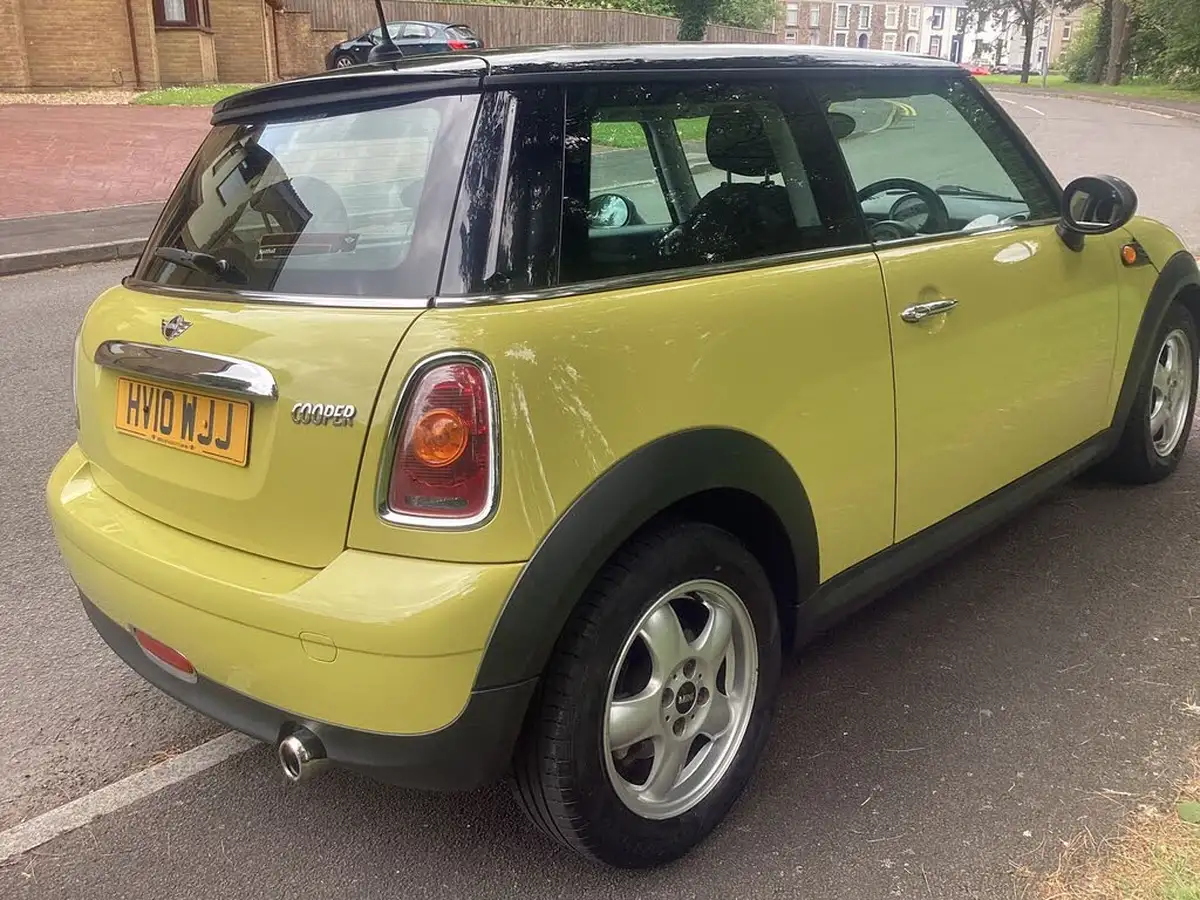 2010-mini-cooper-16-cooper-122bhp-hatchback-3d-big-5