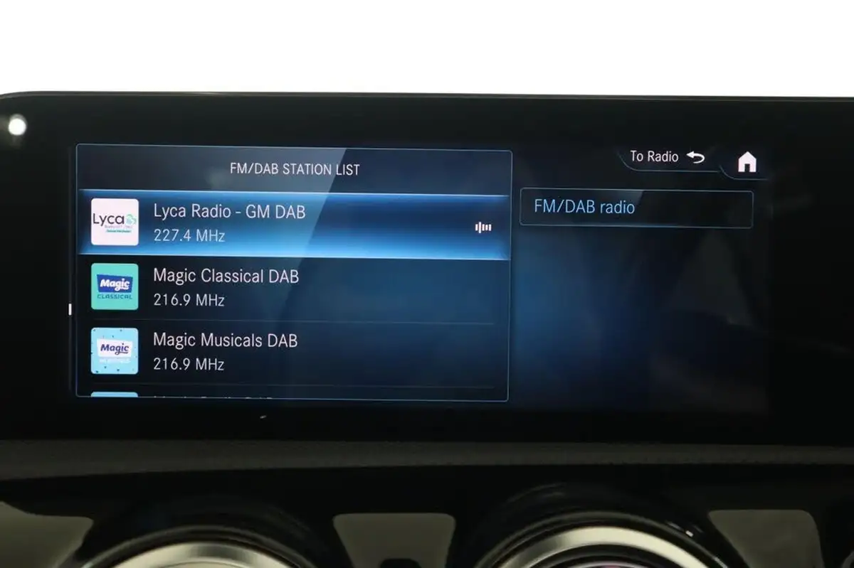 2021-mercedes-benz-cla-13-cla-200-amg-line-premium-plus-coupe-4d-big-35