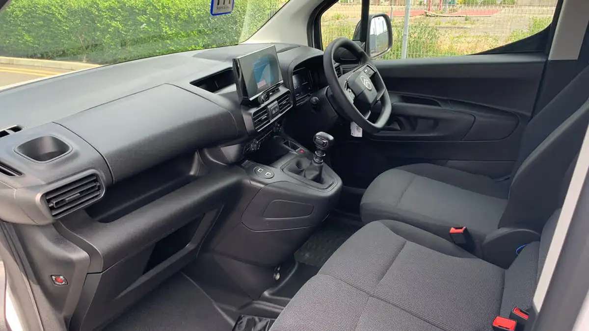 2024-citroen-berlingo-15-bluehdi-m-driver-100pseu6e-big-11