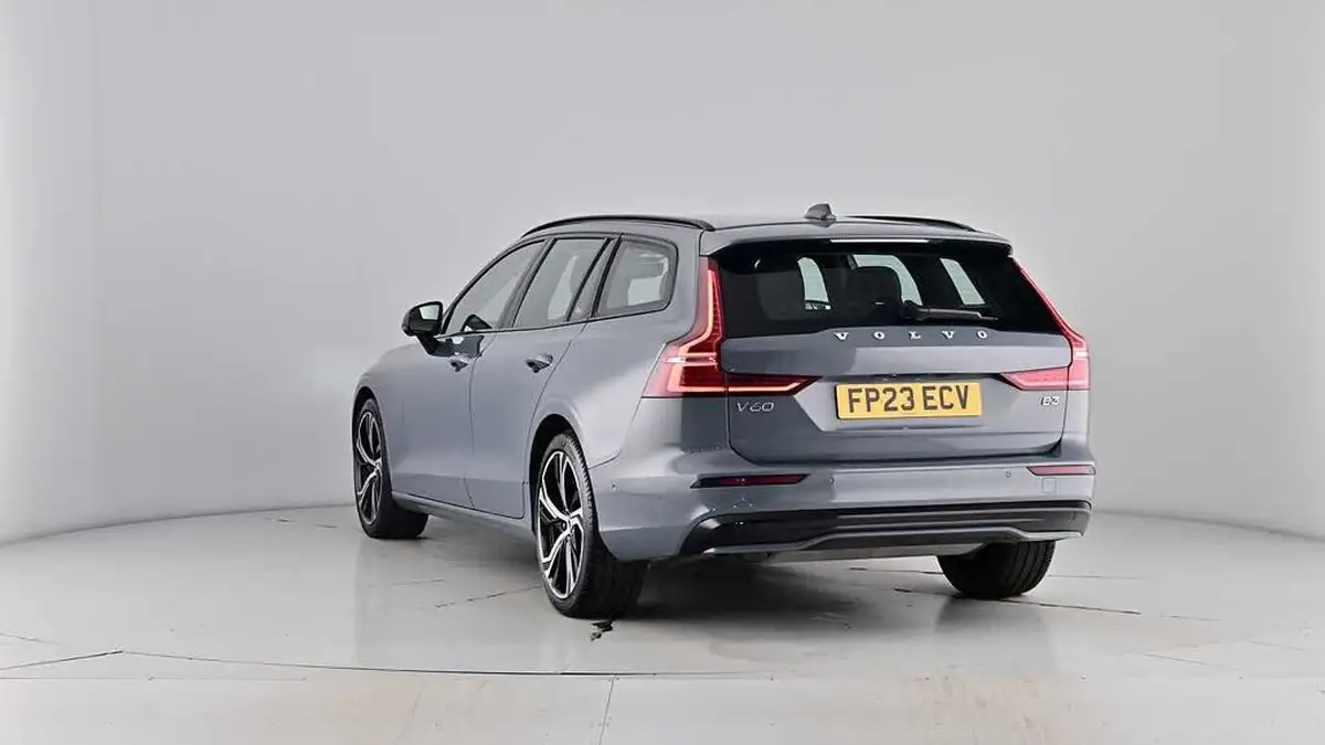 2023-volvo-v60-20-b3-plus-station-wagon-big-70