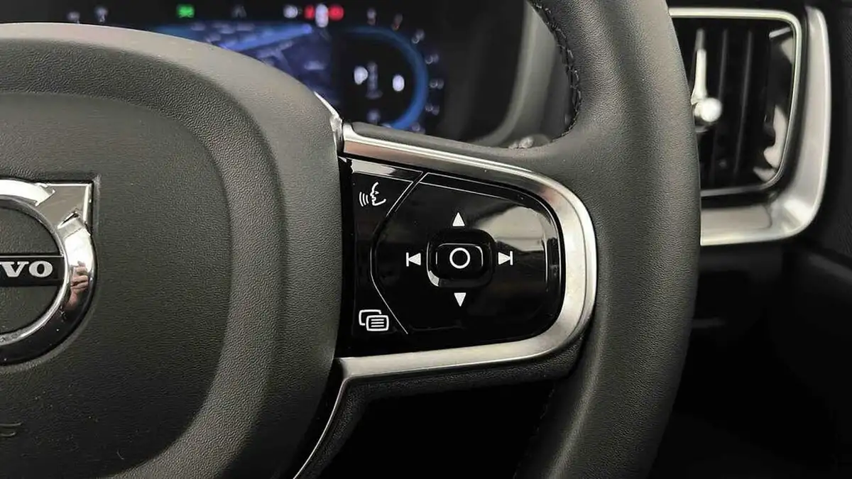 2023-volvo-v60-20-b3-plus-station-wagon-big-18