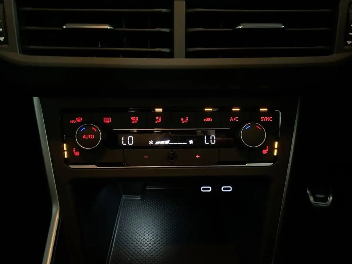 2021-volkswagen-polo-10-tsi-active-big-24