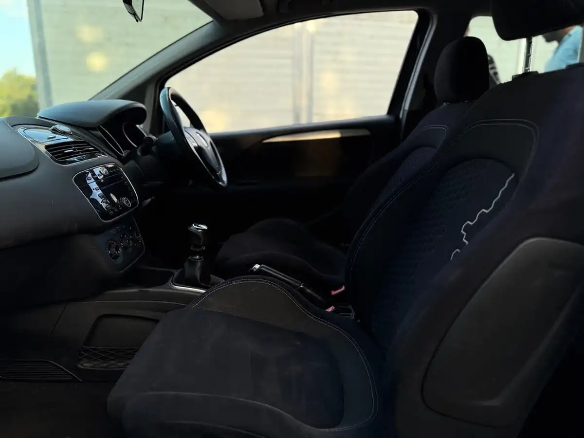 2013-fiat-punto-14-easy-8v-77bhp-ss-3d-big-16