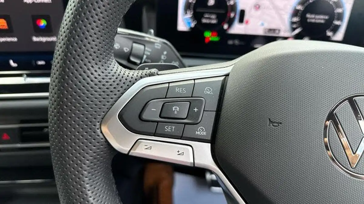 2024-volkswagen-tiguan-15-etsi-r-line-big-23