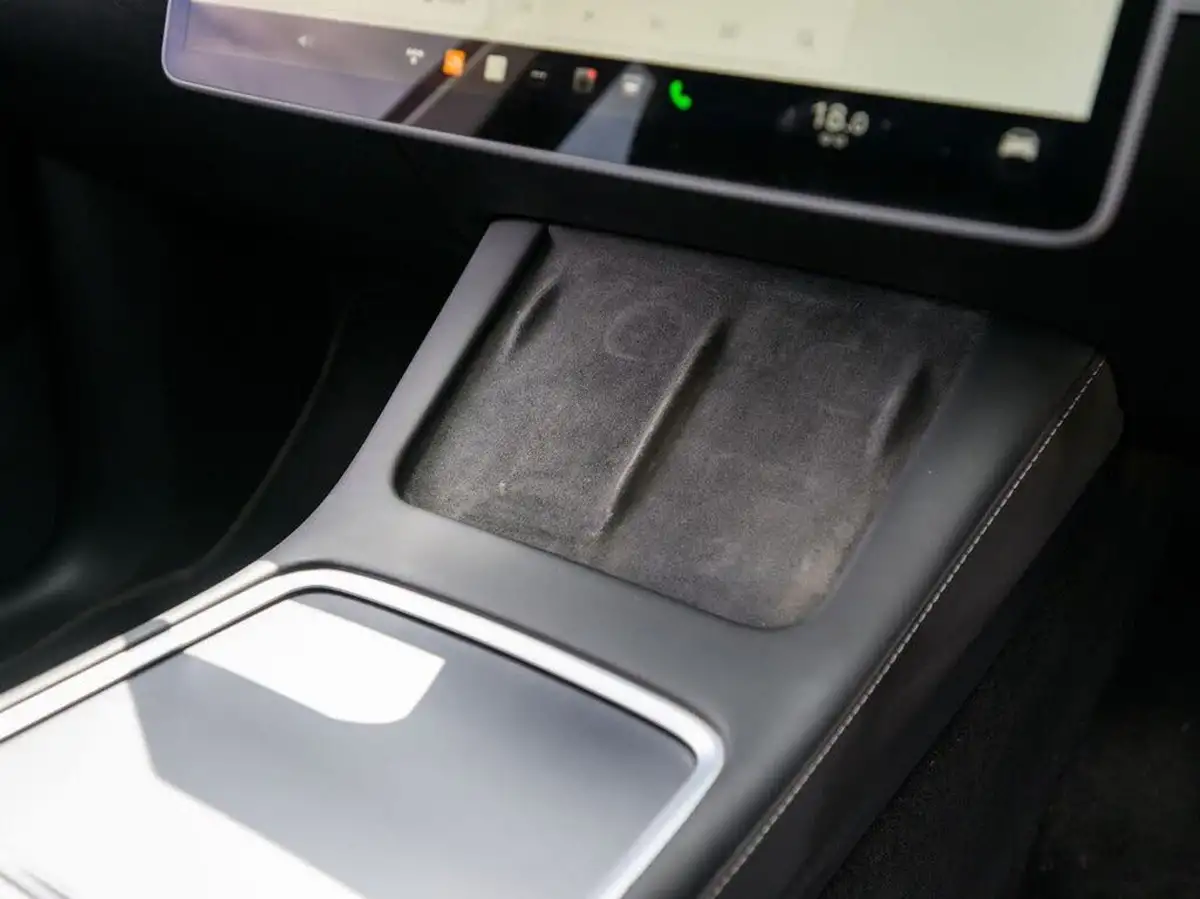 2023-tesla-model-y-e-long-range-big-35