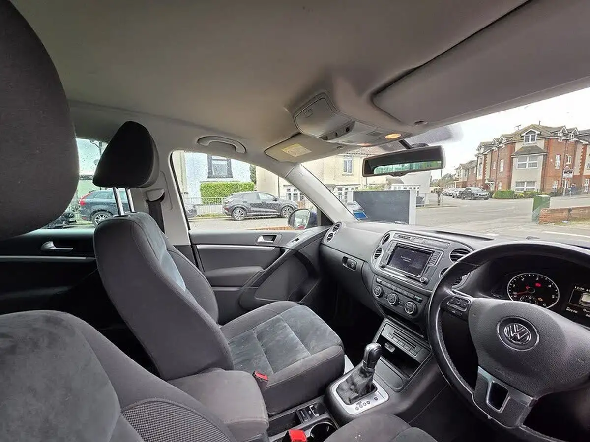 2015-volkswagen-tiguan-20tdi-match-150ps-4wd-bmt-dsg-big-19