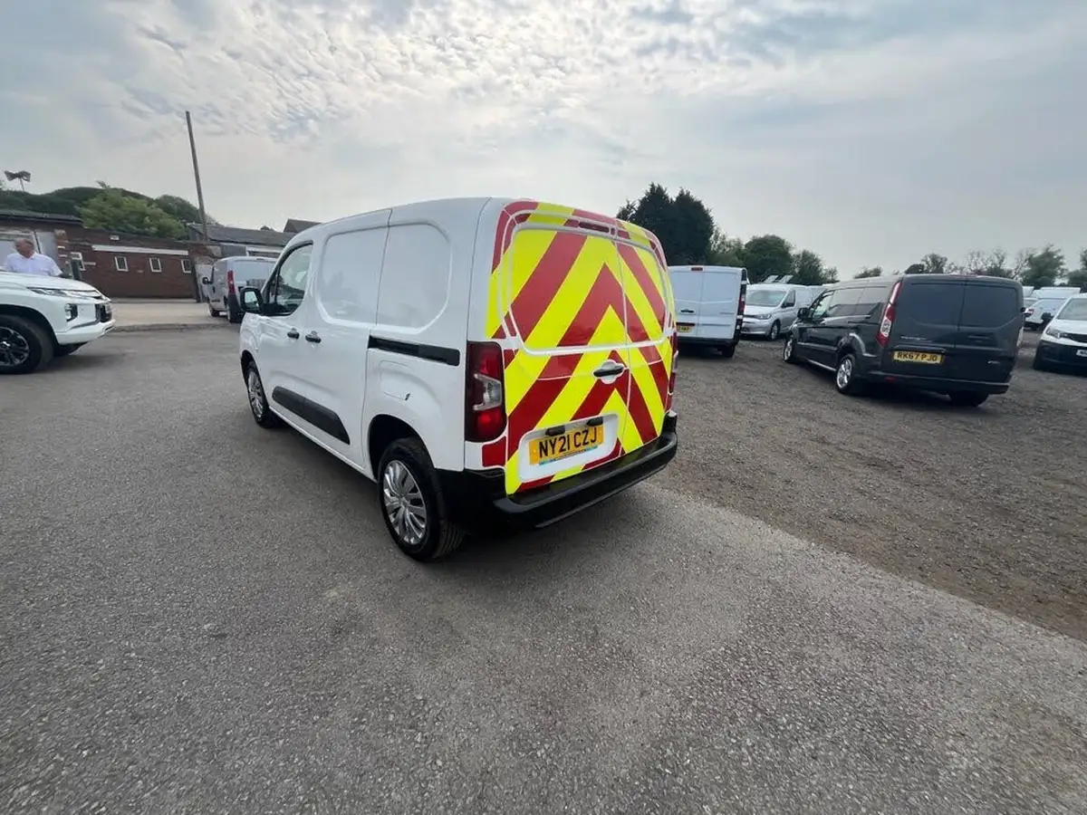 2021-peugeot-partner-15-bluehdi-1000-professional-100ps-eu6dt-panel-big-5