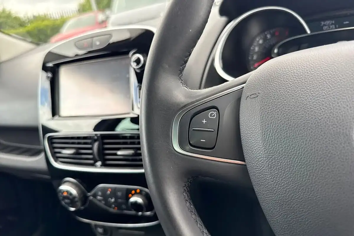 2019-renault-clio-09-tce-gt-line-big-36