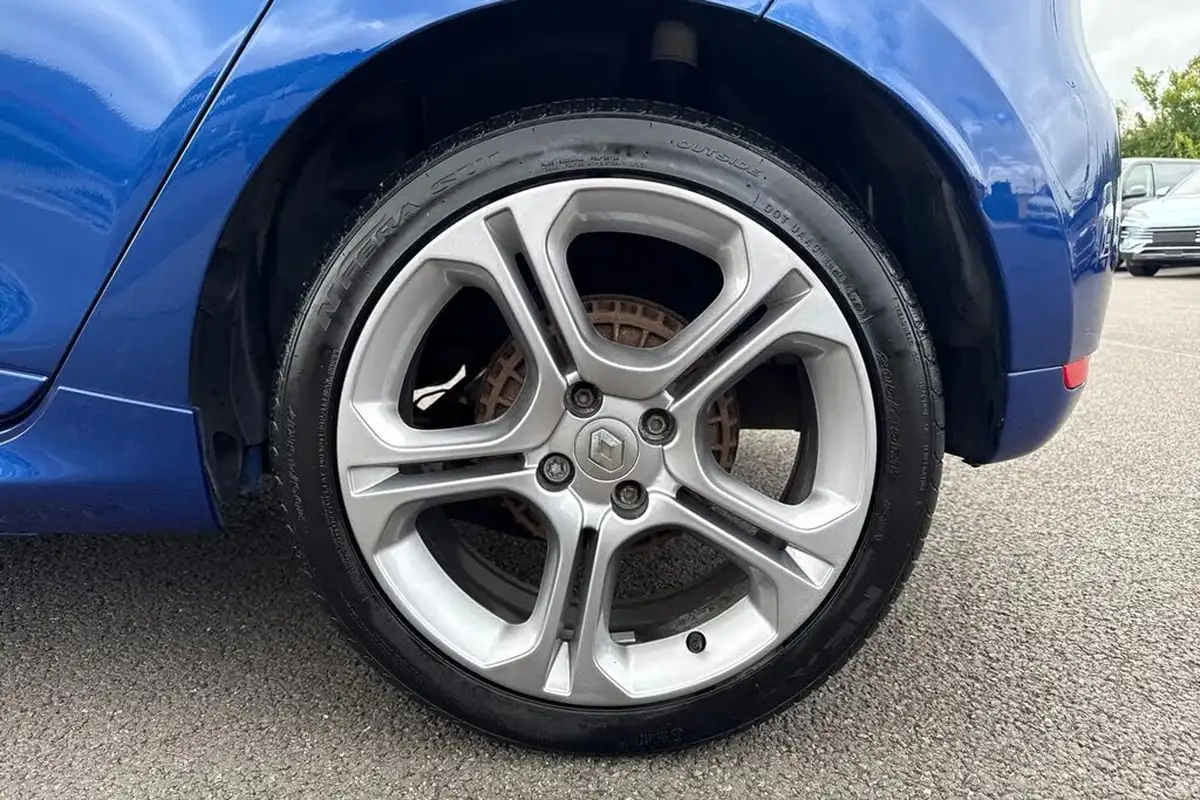 2019-renault-clio-09-tce-gt-line-big-12