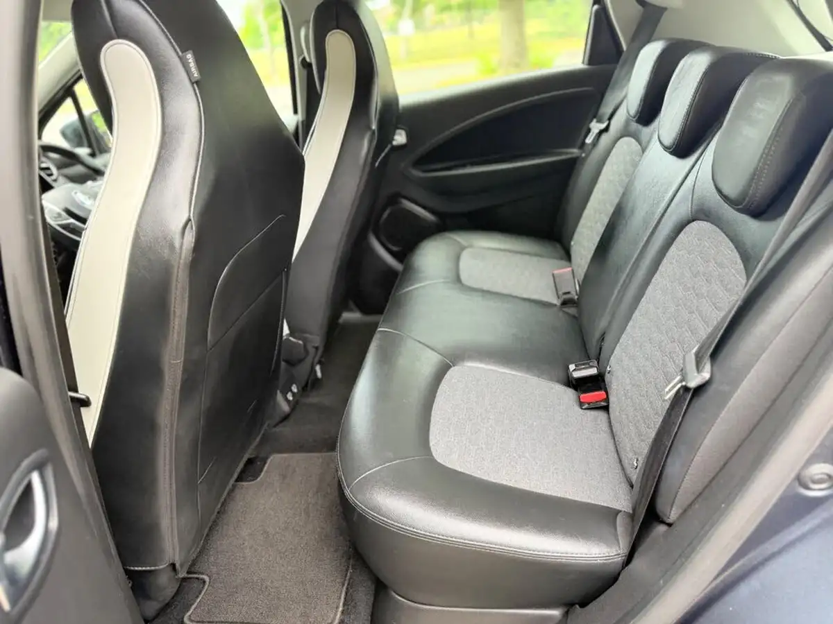 2021-renault-zoe-e-gt-line-big-18