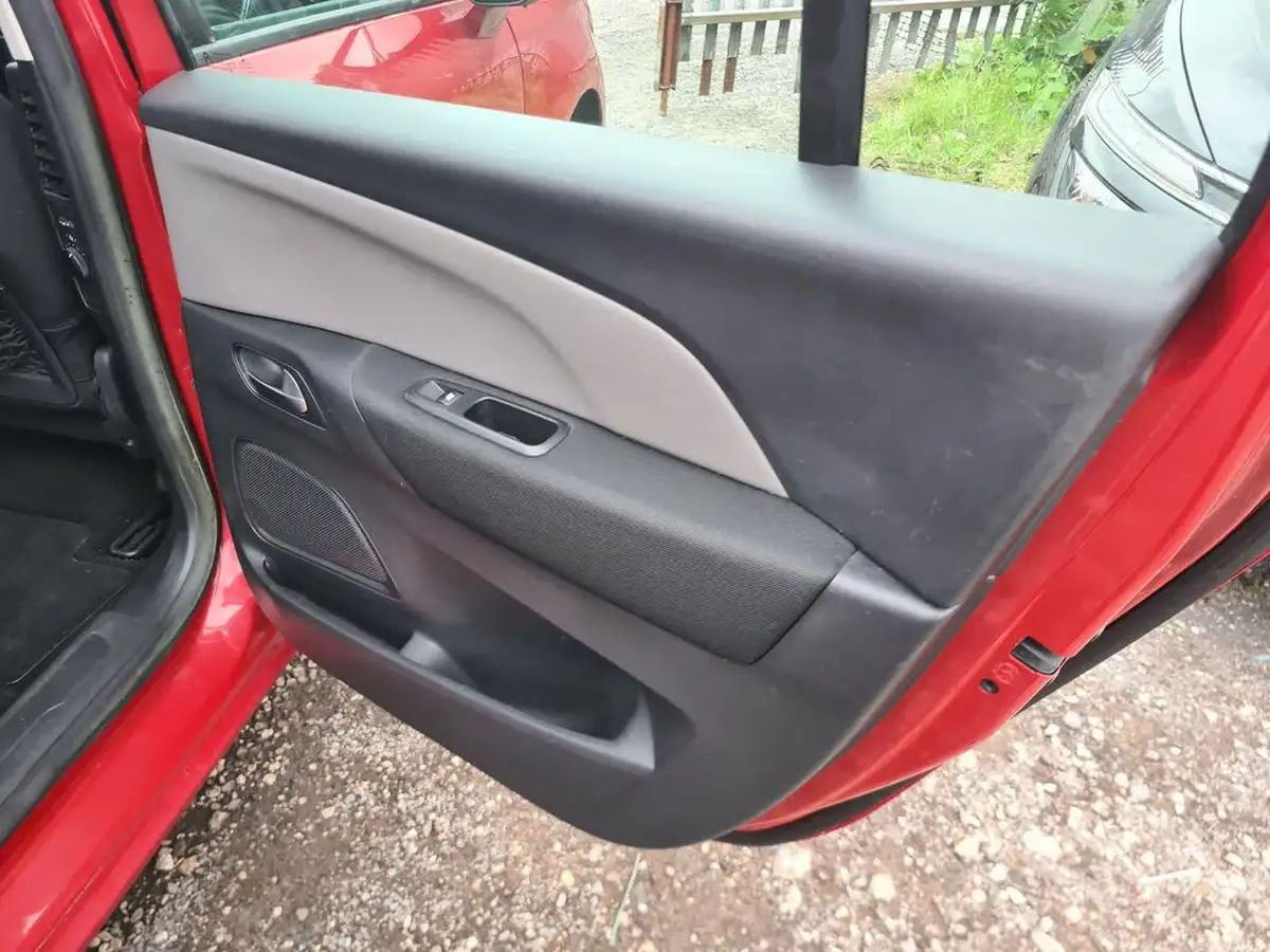 2014-citroen-grand-c4-picasso-16e-hdi-vtr-115ps-etg6-big-29