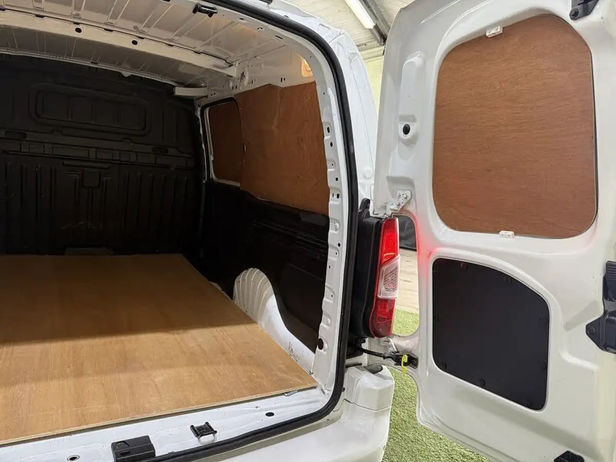 2020-vauxhall-combo-15cdti-sportive-2300-100pseu6d-t-l2h1-panel-big-32