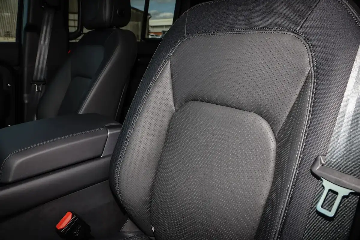 2024-land-rover-110-defender-30-d300-x-dynamic-hse-big-17