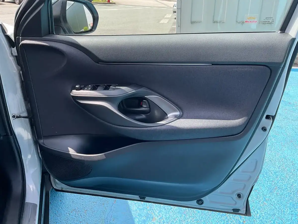 2023-toyota-yaris-cross-15-vvt-i-gr-sport-big-11