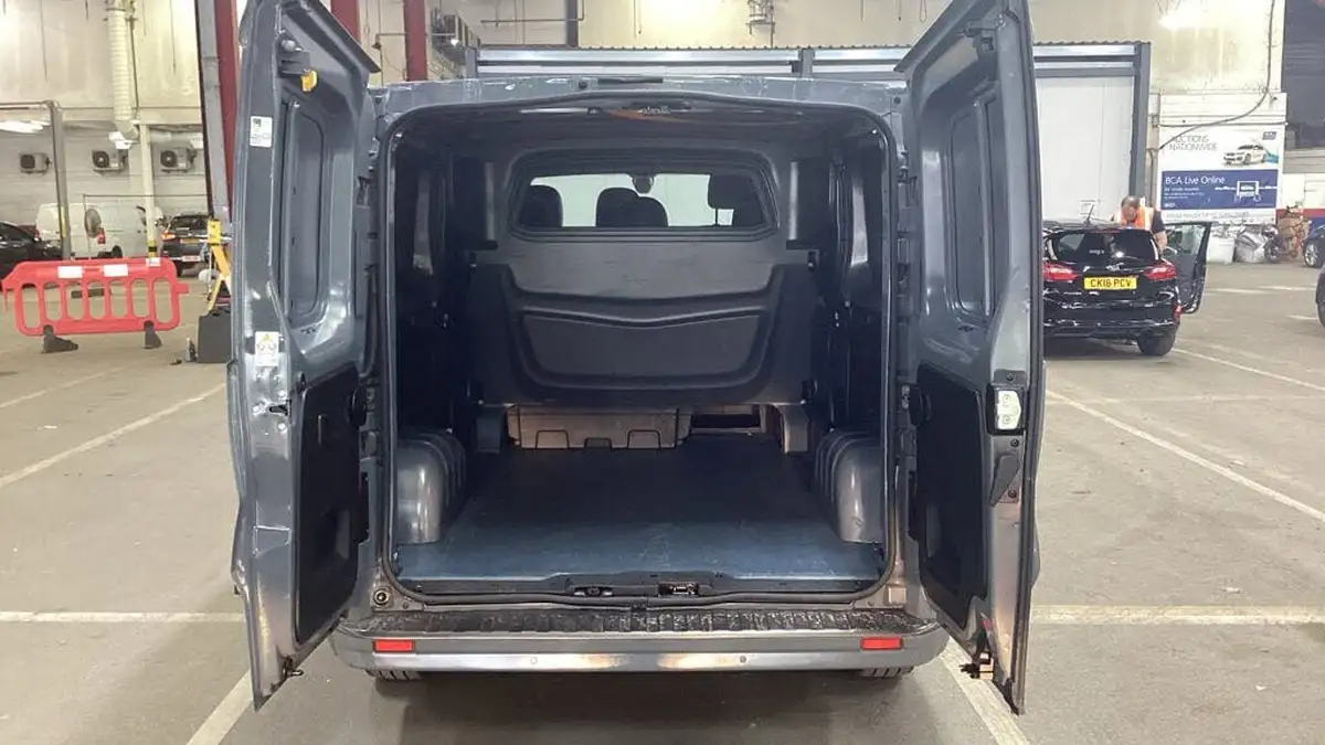 2021-renault-trafic-20dci-ll30-energy-170-black-edition-crew-edc-auto-big-4