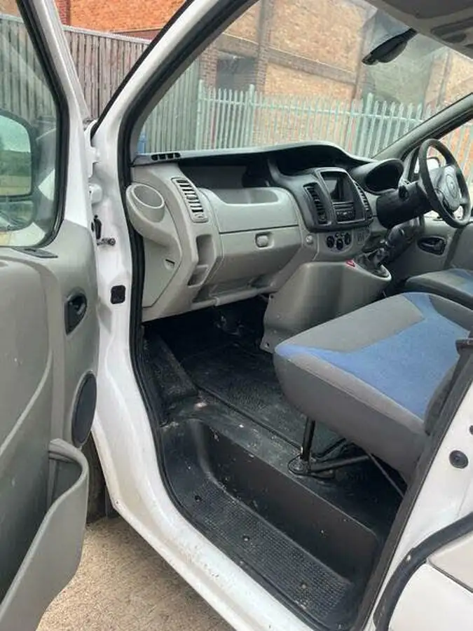 2014-renault-trafic-20dci-sl27dci-115-sport-big-25