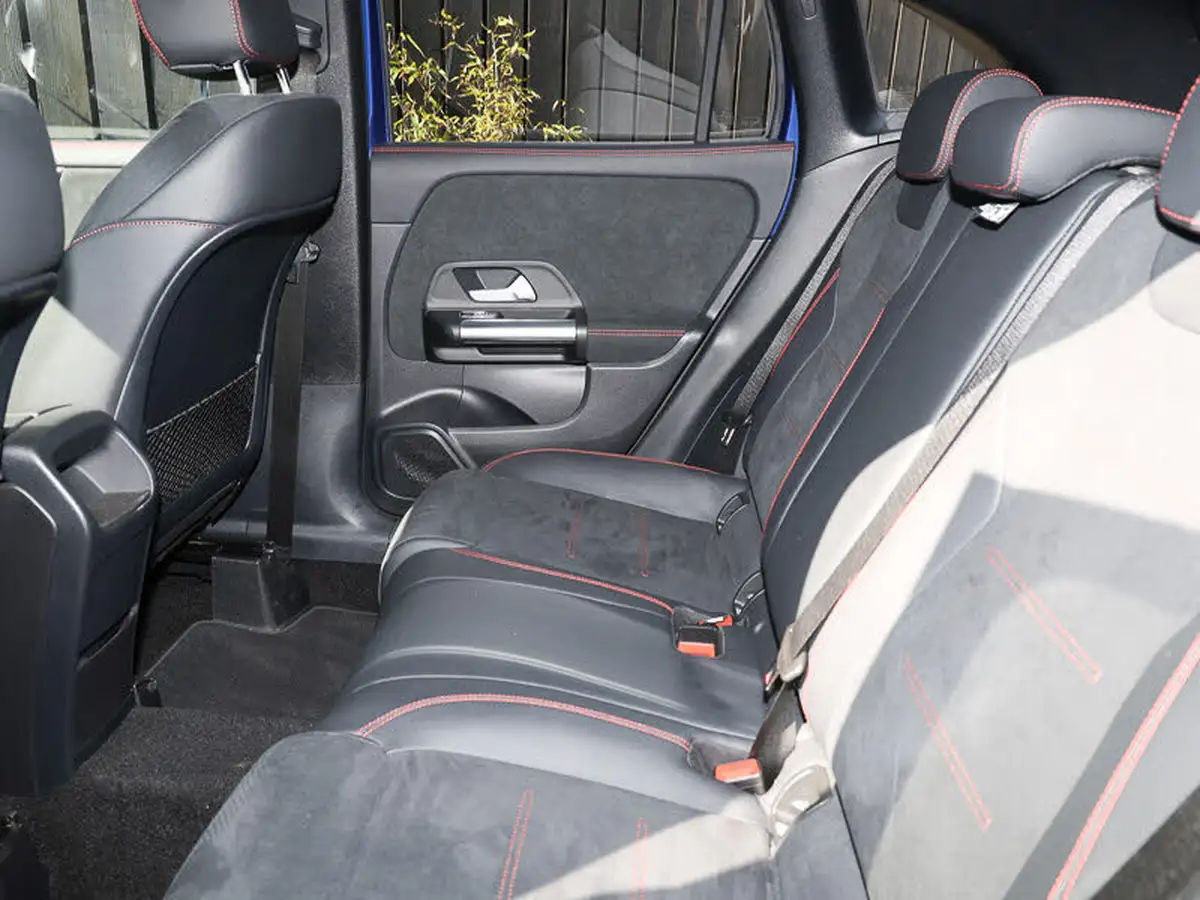 2024-mercedes-benz-gla-class-13-gla-200-amg-line-executive-big-5