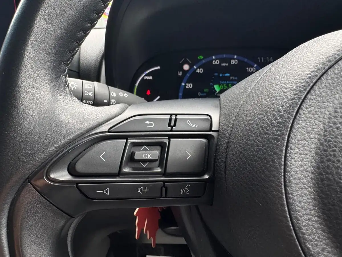 2022-toyota-yaris-15-vvt-i-design-panoramic-roof-big-55